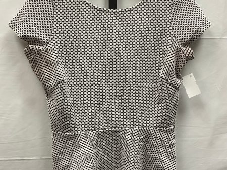 Black & White Top Short Sleeve Banana Republic, Size 10 Hot on Sale