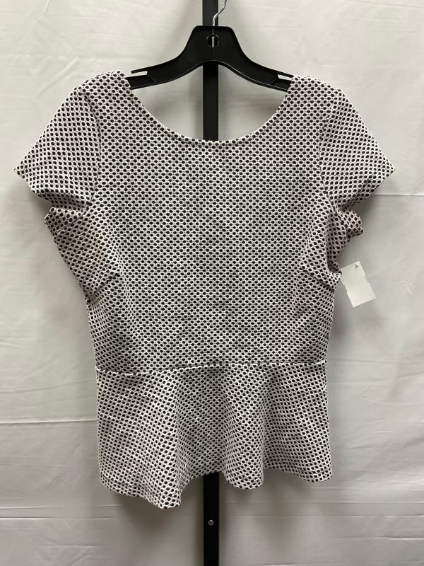 Black & White Top Short Sleeve Banana Republic, Size 10 Hot on Sale